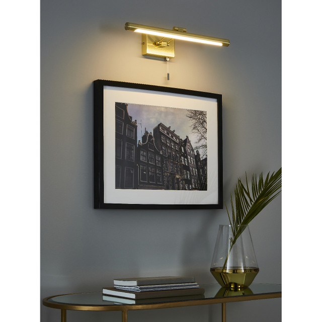 Forum Spa Chai Satin Brass 410mm Picture Light - SPA-30993-SBRS - Image 4